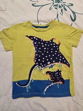 Mini Boden Lime Green Tee with Blue Polka Dot Manta Ray 3-4 Y